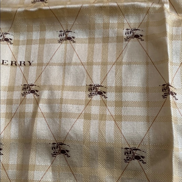 Burberry Checkered Scarf brandnew used store display #4 darker color in person - Picture 2 of 12